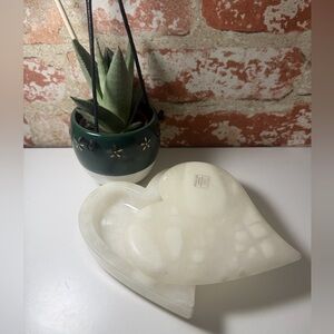 Hand Carved Genuine Volterra Alabaster Swivel Top ~🤍